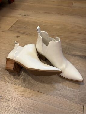 Women's White Pointed Ankle Boots - Stylish Block Heel Chelsea Booties